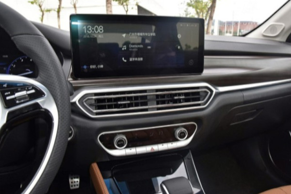 Седан среднего размера U7/EU7